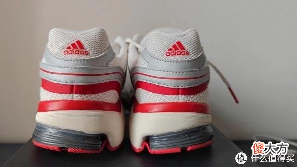 【时尚一点】两百块购买的Adidas夏日复古跑鞋