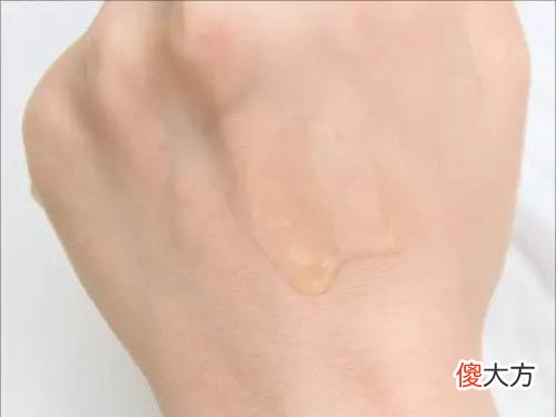【时尚一点】贴贴｜这位头发界的“女明星”不仅解决脱发难题，还读懂了我不敢亲自染发的难言之隐呢