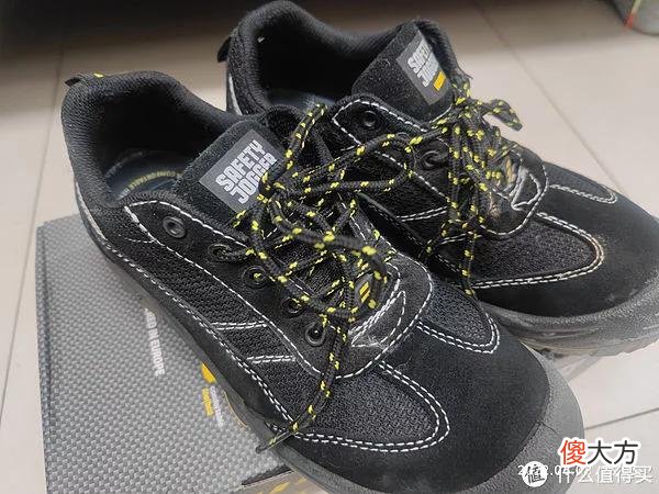 【就爱时尚】这样的劳保鞋你会买么？