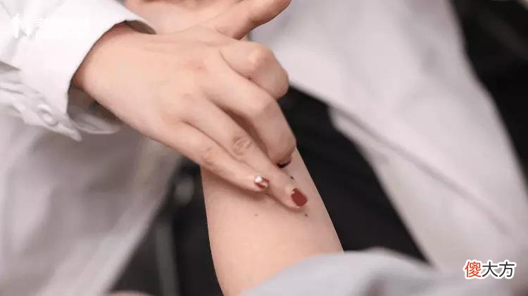 【就爱时尚】10款热门散粉评测：大油皮？大毛孔？卡粉起皮？照着买就对了