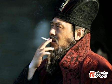 【历史故事】孔融4岁让梨，从小孝顺，最终却因“不孝”被曹操处死