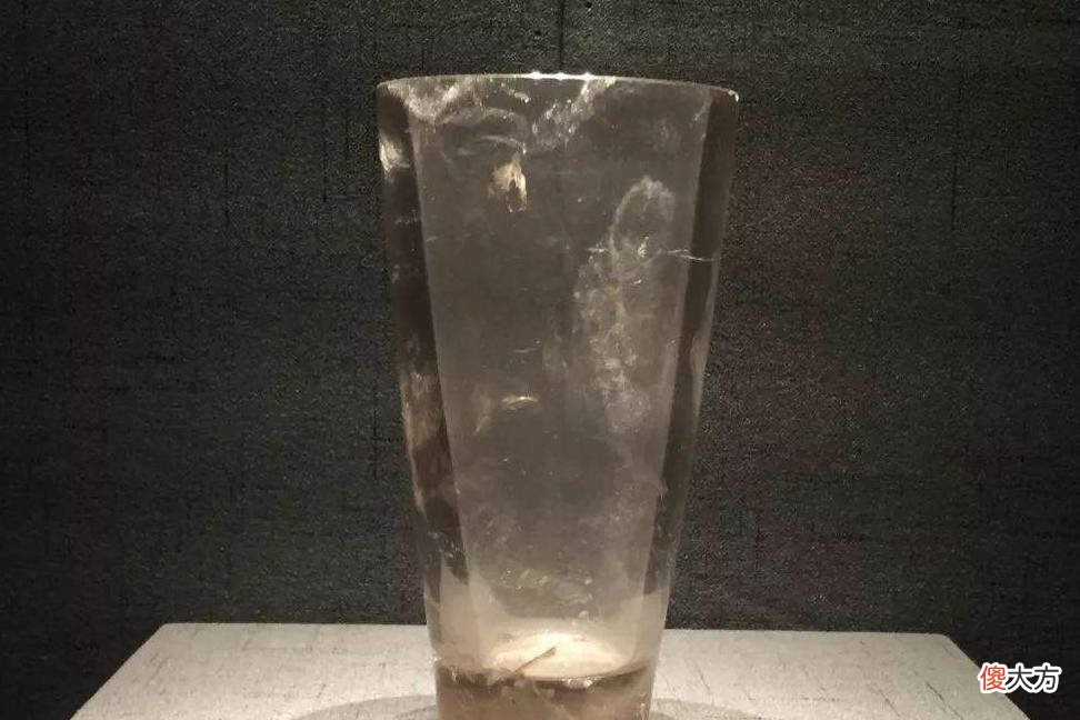 【历史故事】古墓中出土的水晶杯，专家：千年之后才得以见光