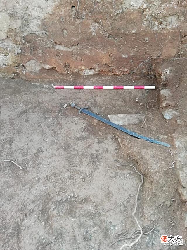 【历史故事】中国古代铸剑水平有多高?与西班牙出土的铁剑一比,高下立见
