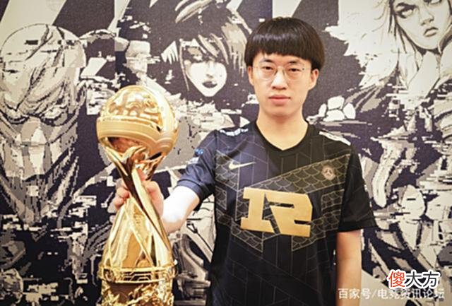 【游戏世界】LOL晚报：Theshy手刃老东家iG，左手力压三冠王小虎成第一中单