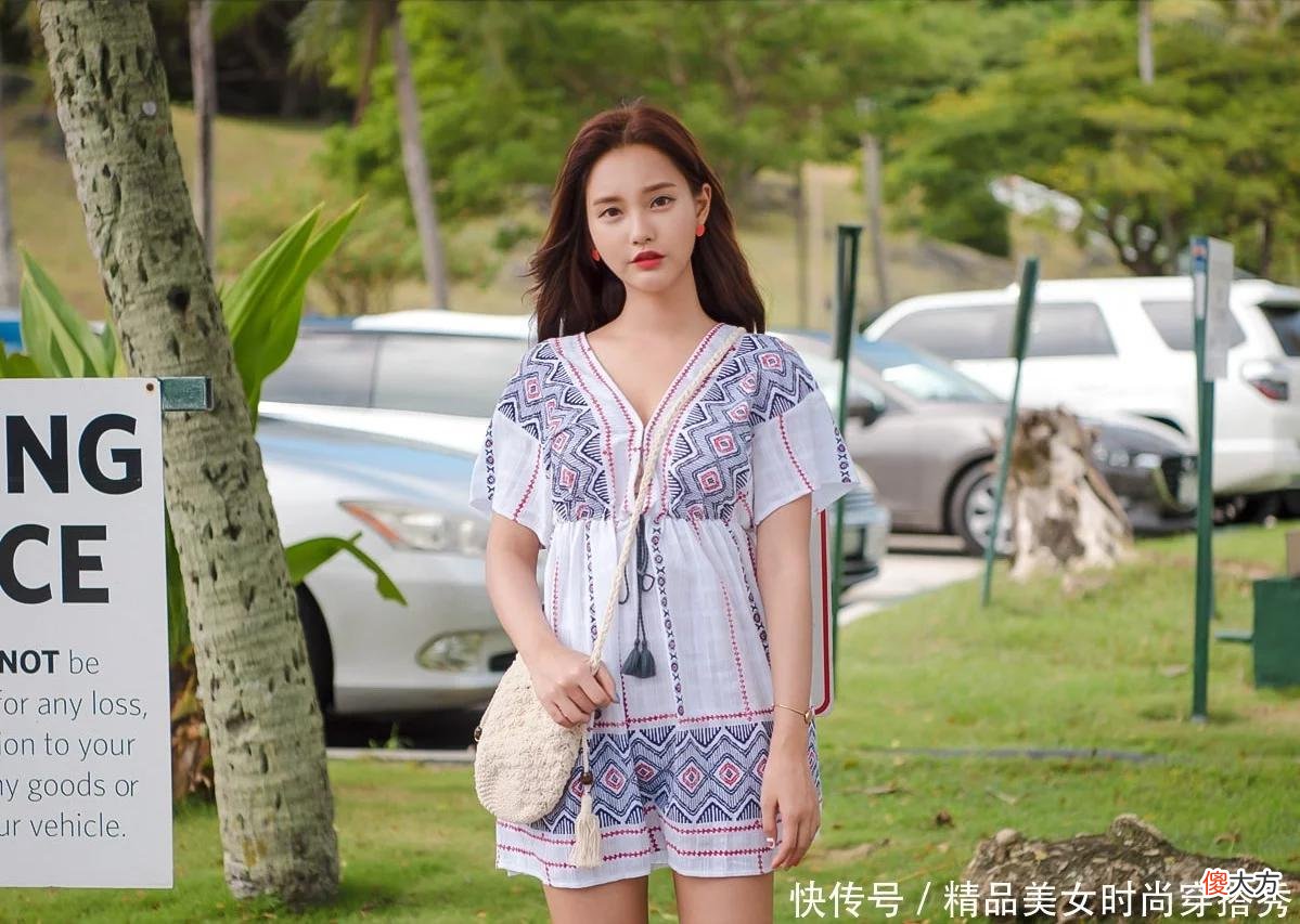【时尚一点】小个子女生也能轻松驾驭的连衣裙，简约而不落俗套，精致又耐看
