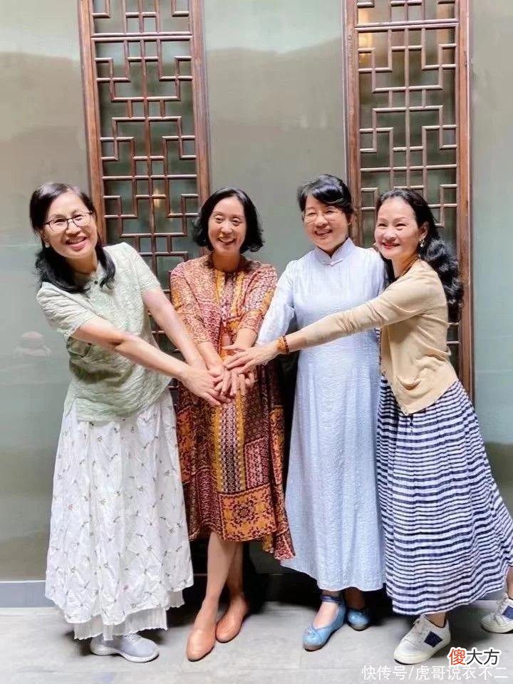 【就爱时尚】“老年姐妹团”才是普通人榜样，打扮洋气又优雅，个个都是时髦精