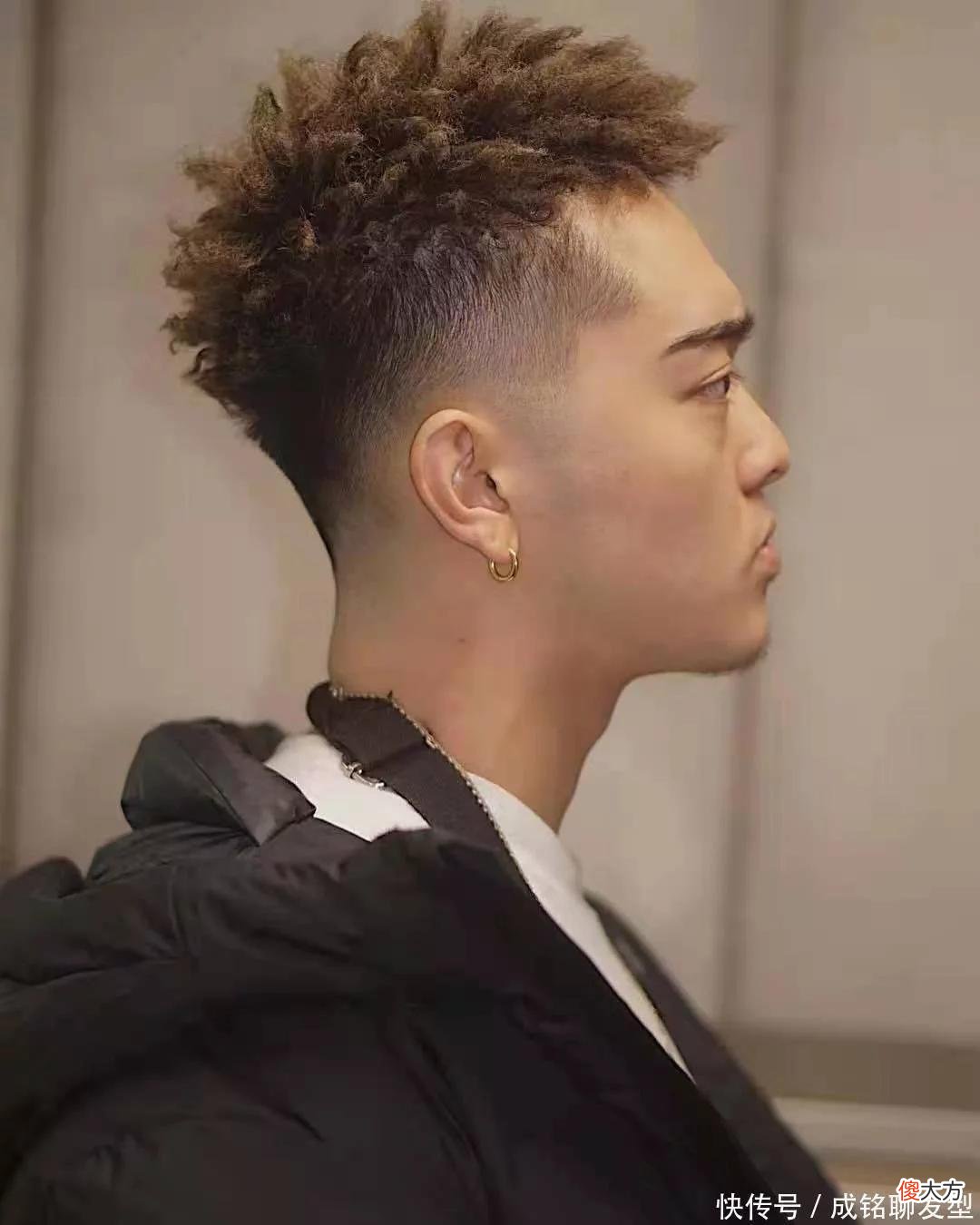 【就爱时尚】为何现在80后、90后和00后的男士,都喜欢“两边铲青”的发型?