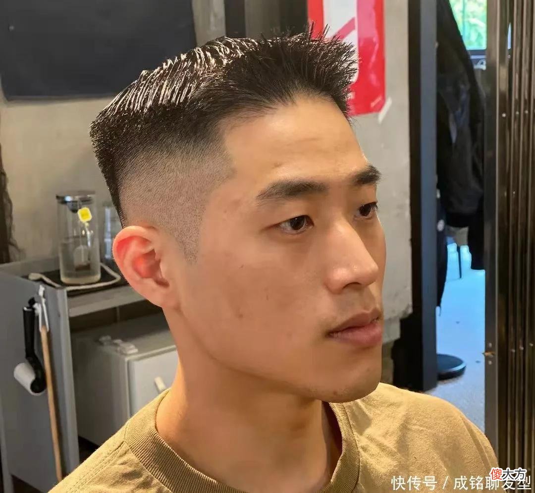 【就爱时尚】为何现在80后、90后和00后的男士,都喜欢“两边铲青”的发型?