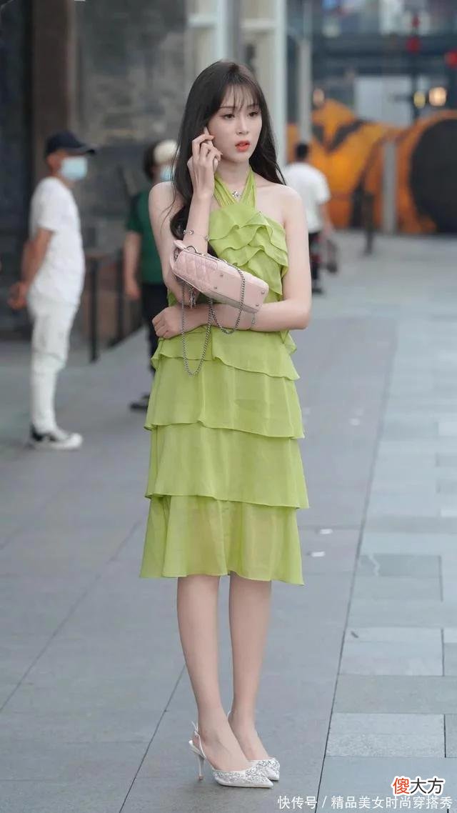 【时尚一点】绿色蛋糕裙，搭配水晶鞋，修饰小姐姐的大长腿