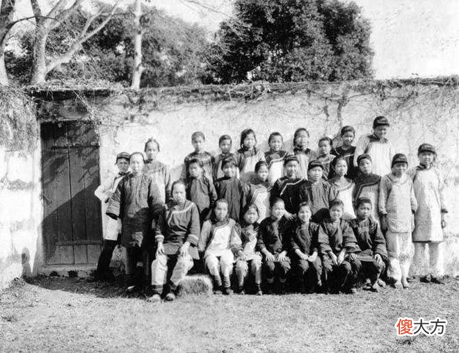 【历史故事】老照片：晚清培英女校的学生