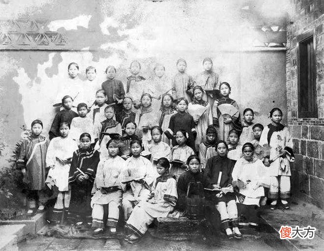 【历史故事】老照片：晚清培英女校的学生