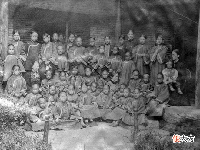 【历史故事】老照片：晚清培英女校的学生