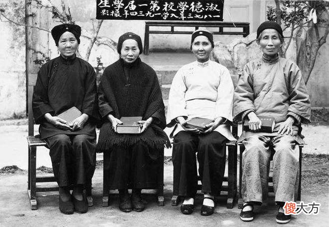 【历史故事】老照片：晚清培英女校的学生