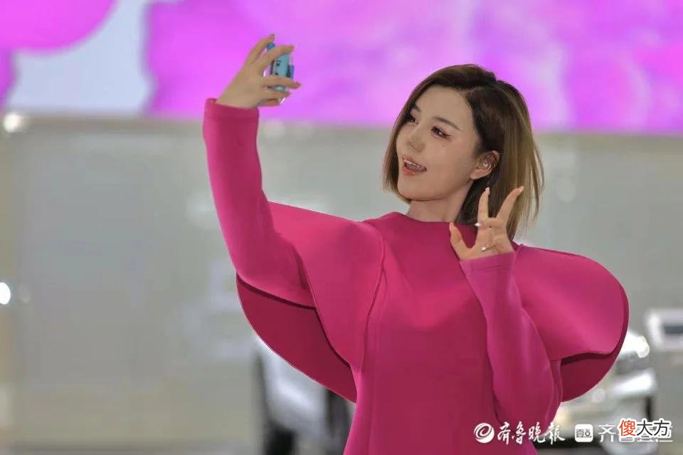 【就爱时尚】2022齐鲁国际车展上亮眼吸睛的美女车模