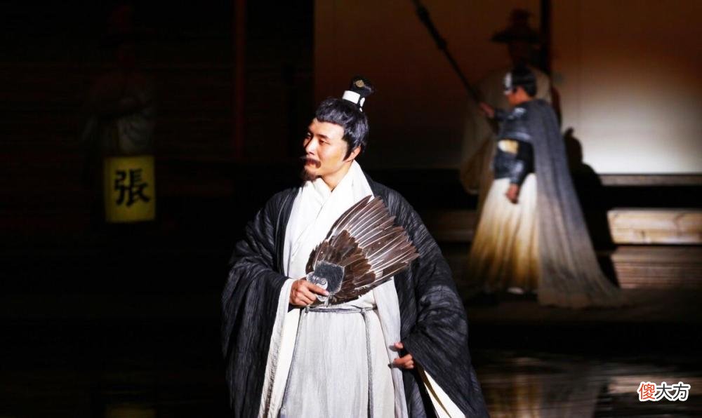 【爱历史】父亲被张飞斩杀，母亲遭曹操霸占，他长大终成一代名将，忍辱负重