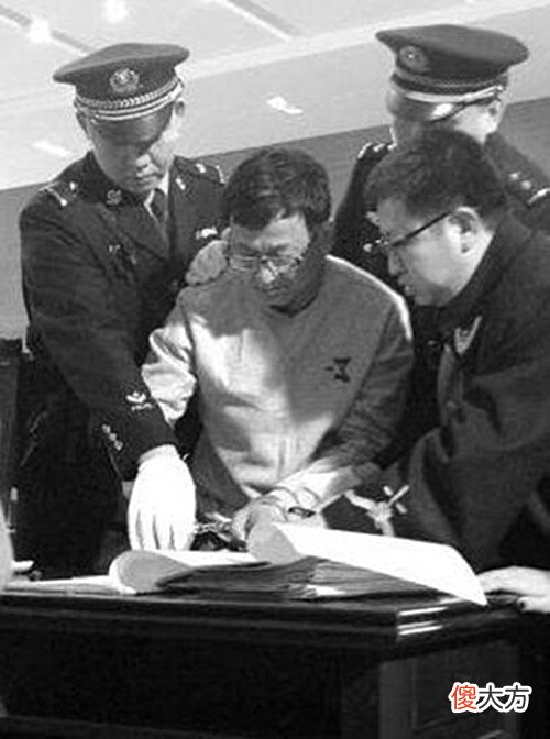 【爱历史】盗墓“第一高手”,入行30年盗5亿文物,判刑时一句话让专家尴尬