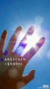 【就爱时尚】中年“大妈”为何如此会穿？身材一般、又是短发，还能优雅高级！