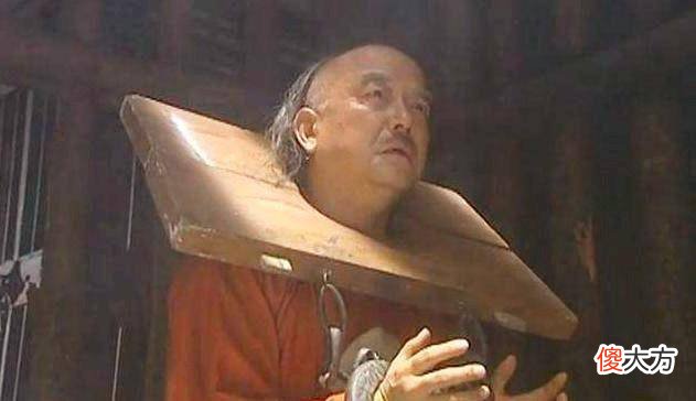 【历史故事】和珅在狱中等死,悄悄对隔壁囚犯说:你要是能出去,帮我办件大事