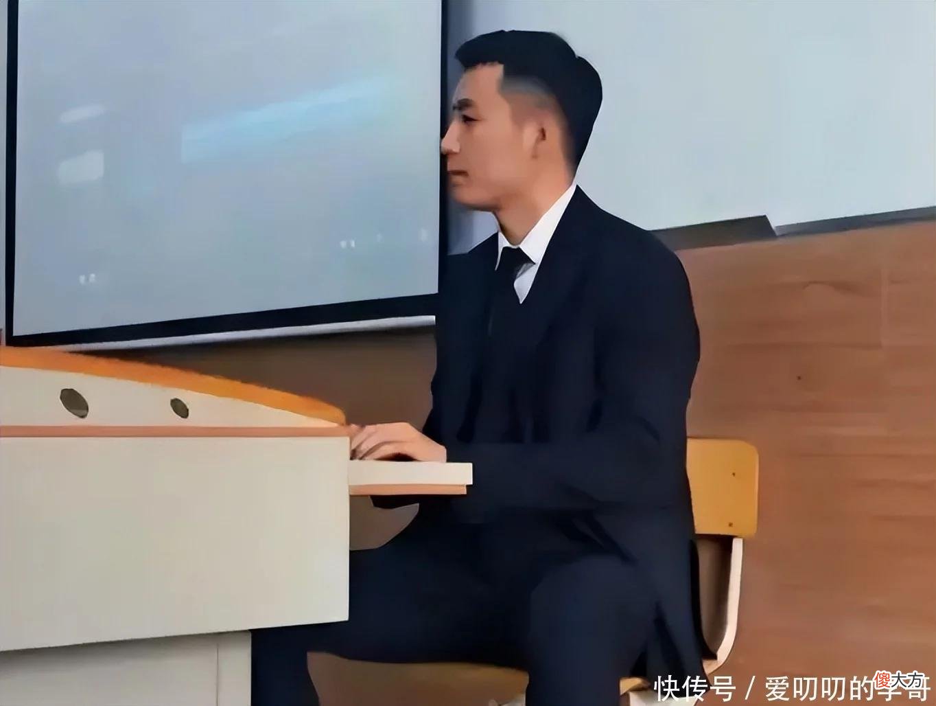 【就爱时尚】难道教师不配穿裙子？大学“女教师穿搭”遭热议，家长：太短了