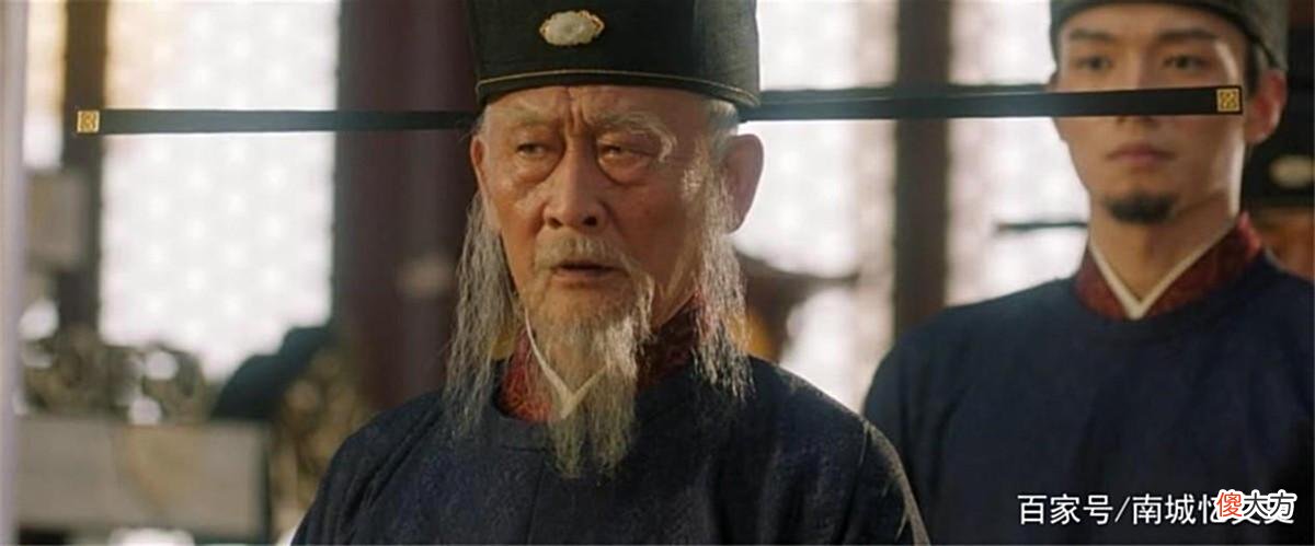 【爱历史】野史：相士去一人家，刚进门掉头就走：这一家子都不是凡人！