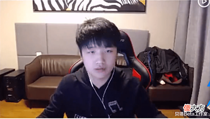 【游戏迷】微笑又破防了！直播怒喷卷毛：你个废物！怎么跟弹幕一样嘴硬？