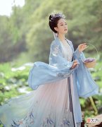 【历史故事】《皇家童养媳》摄政王看着童养媳写休书，抱起：小东西，识字了