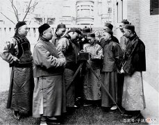 【爱历史】乾隆真实相貌如何，国外画家偷偷还原，网友：和某明星好像