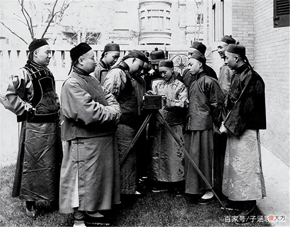 【爱历史】乾隆真实相貌如何，国外画家偷偷还原，网友：和某明星好像