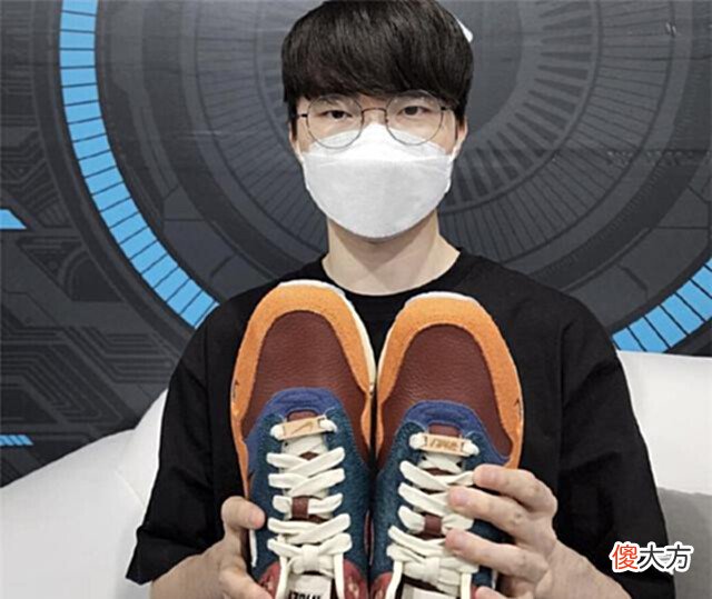 【游戏迷】faker也有亏的一天,礼物被要回去,jankos:只给女主播了留一份