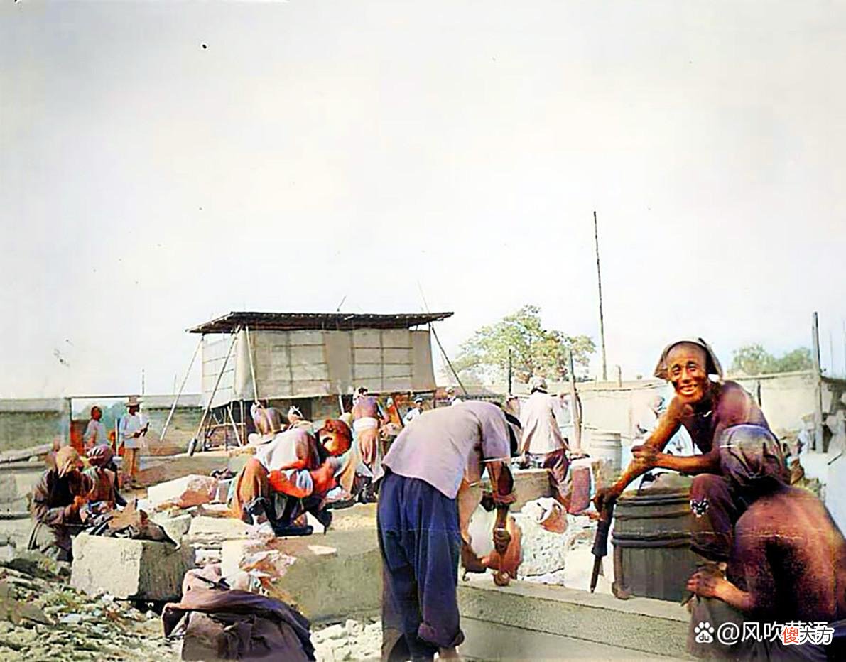 【爱历史】22张百年老照片，再现1904年北京东交民巷的一处建筑工地