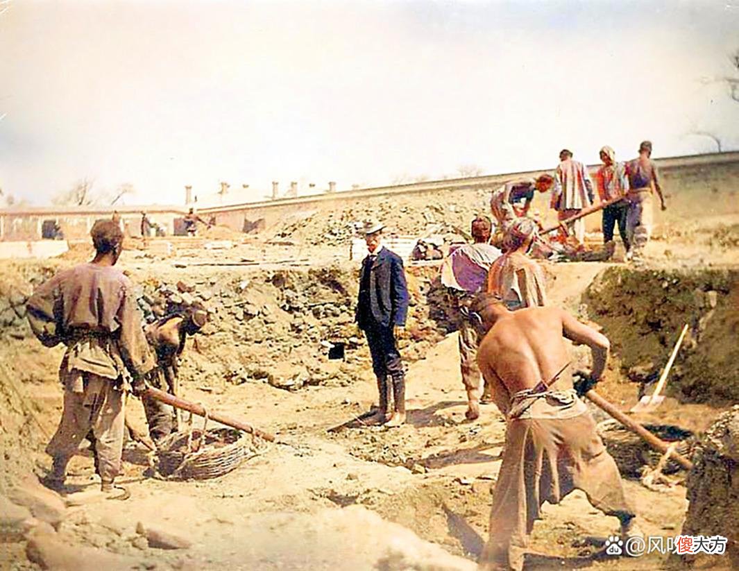 【爱历史】22张百年老照片，再现1904年北京东交民巷的一处建筑工地