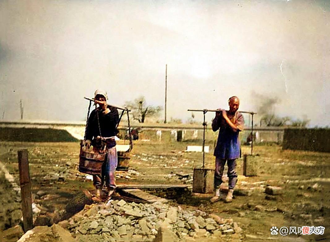 【爱历史】22张百年老照片，再现1904年北京东交民巷的一处建筑工地