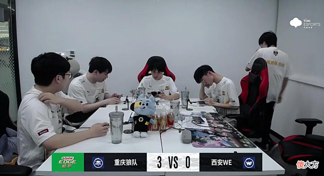 【游戏世界】又被狼队“乱虐”，WE这样下去必掉A！月色婉儿抢了Fly蒙恬MVP？