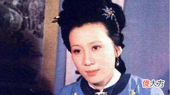 【历史故事】《红楼梦》薛宝钗离开大观园时，为何尤氏跟李纨都松了一口气？