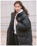 【时尚一点】今年点燃的“南瓜鞋”，就是这双南瓜色的鞋穿后成为全身造型亮点