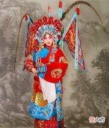 【爱历史】两军交战时，战士盔甲厚重为何还要坚持背一支旗？