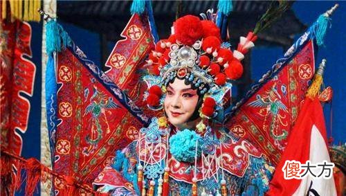 【爱历史】两军交战时，战士盔甲厚重为何还要坚持背一支旗？
