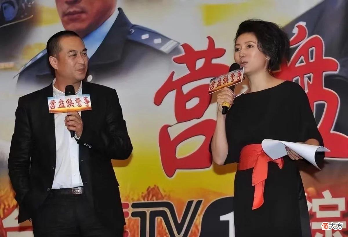 【时尚一点】王小丫这次没选对，简单连衣裙本身高级又时尚，腰部设计拉低层次