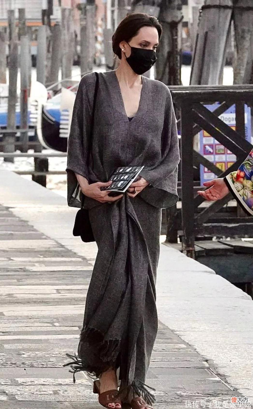 【就爱时尚】朱莉的“棉麻系”穿搭火了！舒适时髦不扮嫩，40岁女人穿好高级