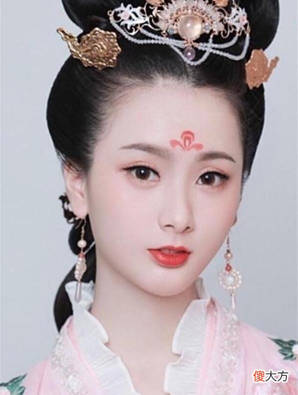 【爱历史】《王爷诱妻》他将王妃当成人质救宠妾，她含泪大笑，转身离开他！