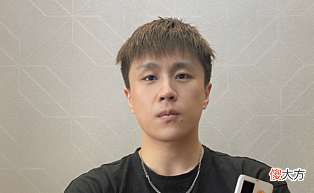 【游戏世界】重庆狼队拿下首胜,解说李九采访引热议!网友:心疼妖刀