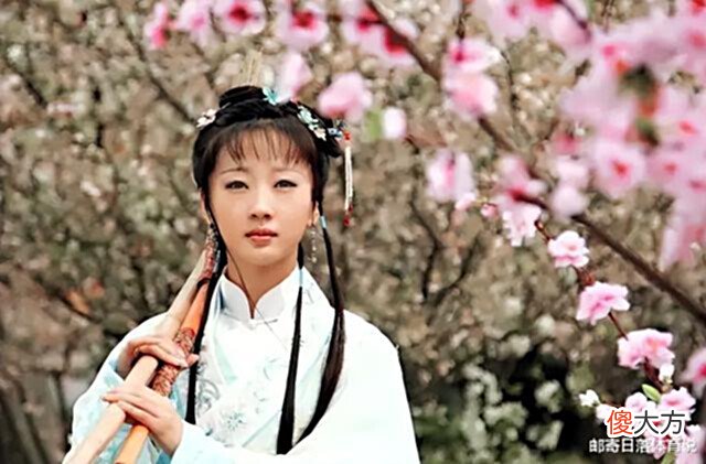 【爱历史】演不了别尬演!10版黛玉葬花,有人神还原,有人好似老太太在锄地