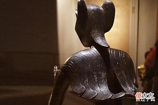 【历史故事】1987年,洛阳出土一件东汉“羽人”雕像,神似外星人