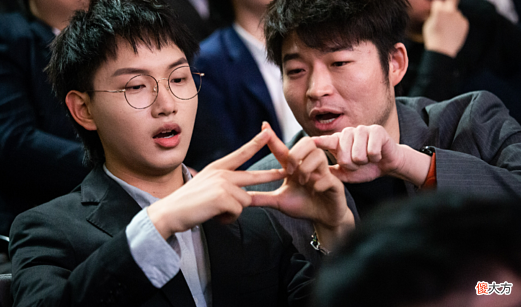 【游戏迷】狼队林教练太过分！二队训练赛人员都凑不齐，小胖要自己找人训练