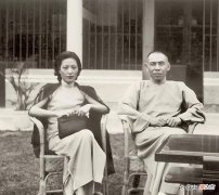 【历史故事】老照片：枭雄杜月笙年轻时温文尔雅，孟小冬惊艳绝美国色天香！