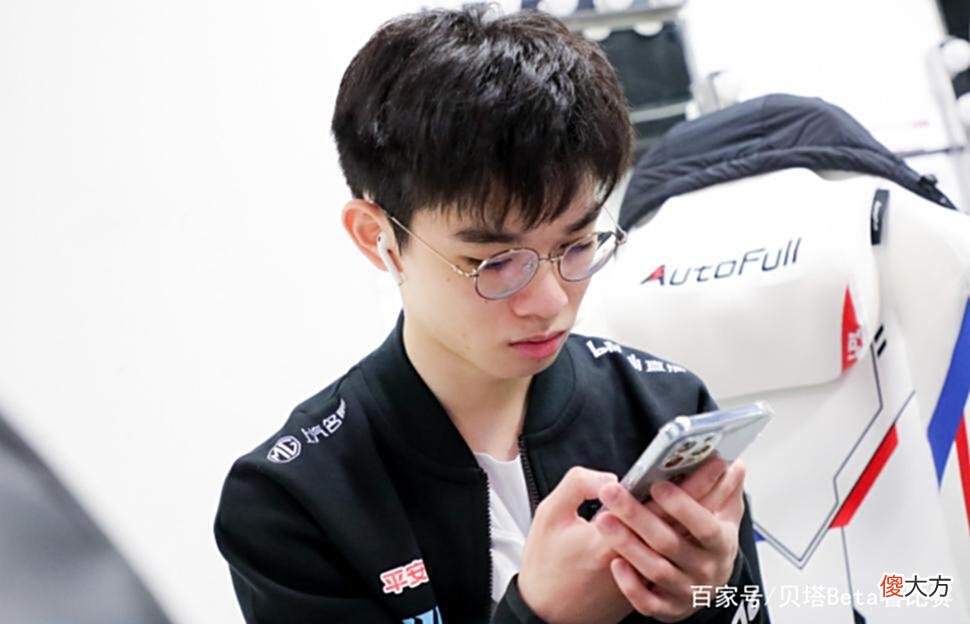 【游戏迷】BLG不敌LNG,官博沦陷!粉丝吐槽:换个AD吧!全队只有刘青松会玩