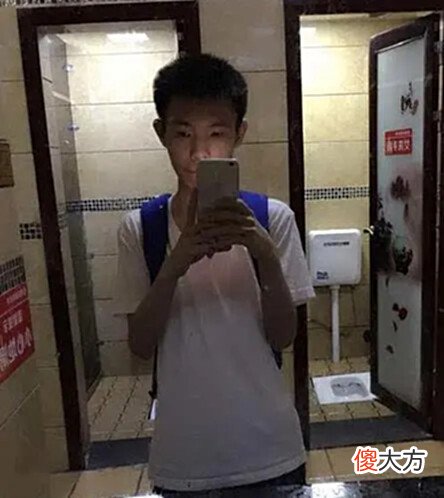 【游戏世界】张嘉文直播谈RNG在MSI的不公平待遇,点评T1战队的22ping值!
