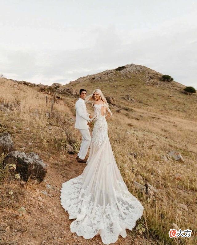 【时尚一点】祖海慕拉的羽毛婚纱裙，和香奈儿的设计不尽相同