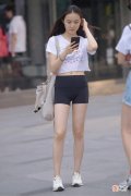 【就爱时尚】T恤一直以来都是经久不衰的时尚款式