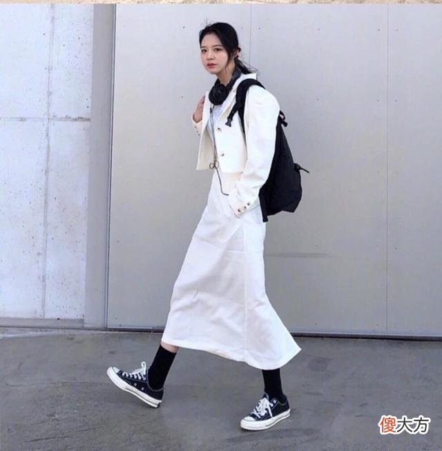 【就爱时尚】白色长袖衬衣简约中不失大气，百搭神品之一